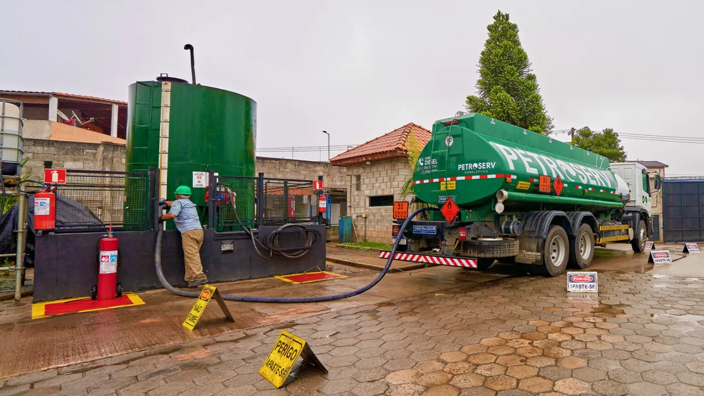 Abastecimento Petroserv no ponto de consumo