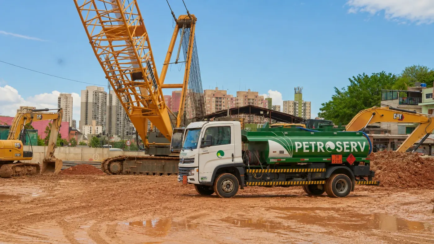 Abastecimento em obra da construção civil Petroserv
